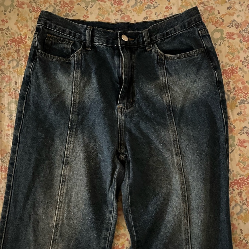Dark-wash “Cider” Jeans.